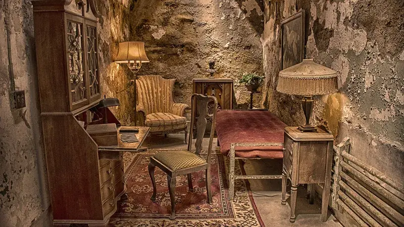 Al Capone at Alcatraz: The Fall of America's Most Famous Gangster